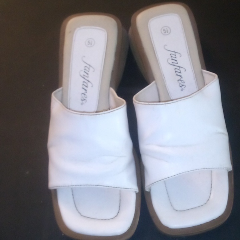 Fanfares White Flat Sandals - Size 5.5